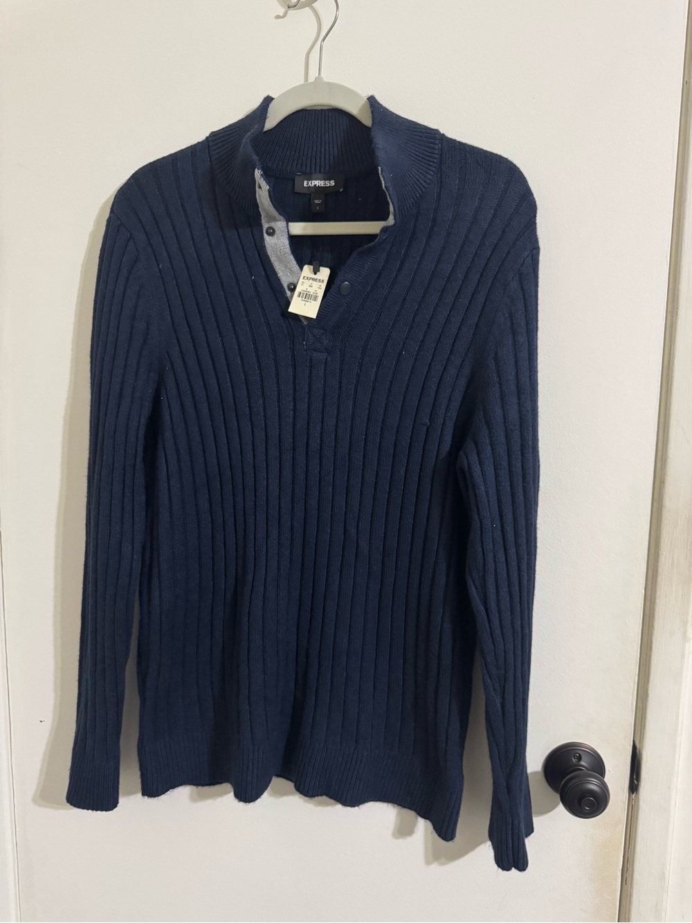 Express Men’s Dark Navy Ribbed V-Neck Sweater